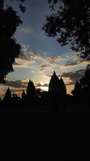 yogyakarta-prambanan-temple-and-pindul-cave-adventure