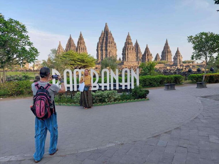 yogyakarta-prambanan-temple-guided-tour-and-golden-sunset