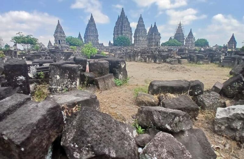 Yogyakarta: Prambanan Temple Guided Tour with Pickup - First Impressions at the Temple