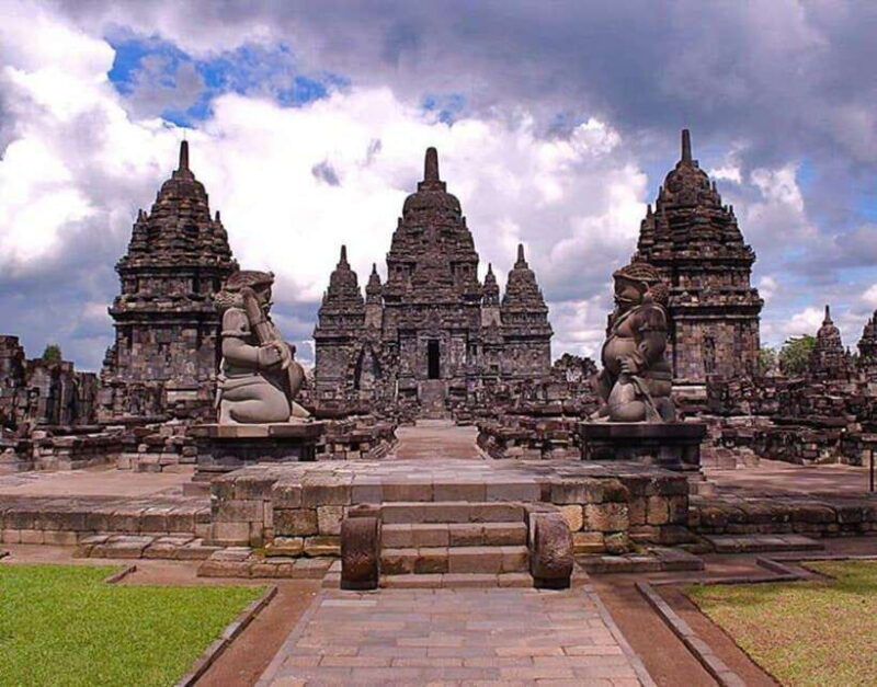 yogyakarta-prambanan-temple-in-the-morning-or-sunset