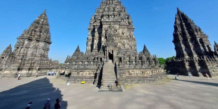 yogyakarta-prambanan-temple-morning-tour-and-palace-tour