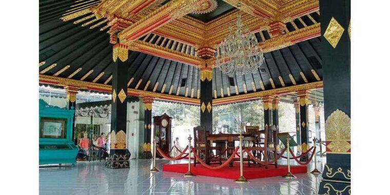 yogyakarta-prambanan-temple-morning-tour-and-palace-tour