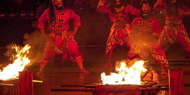 yogyakarta-prambanan-temple-sunset-and-ramayana-ballet