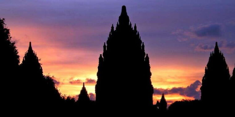 yogyakarta-prambanan-temple-sunset-and-ramayana-ballet
