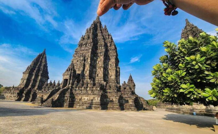yogyakarta-prambanan-tour-one-of-the-largest-hindus-temple