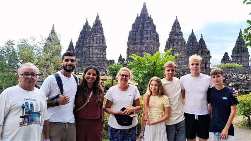 yogyakarta-private-borobudur-prambanan-temple-guided-tour