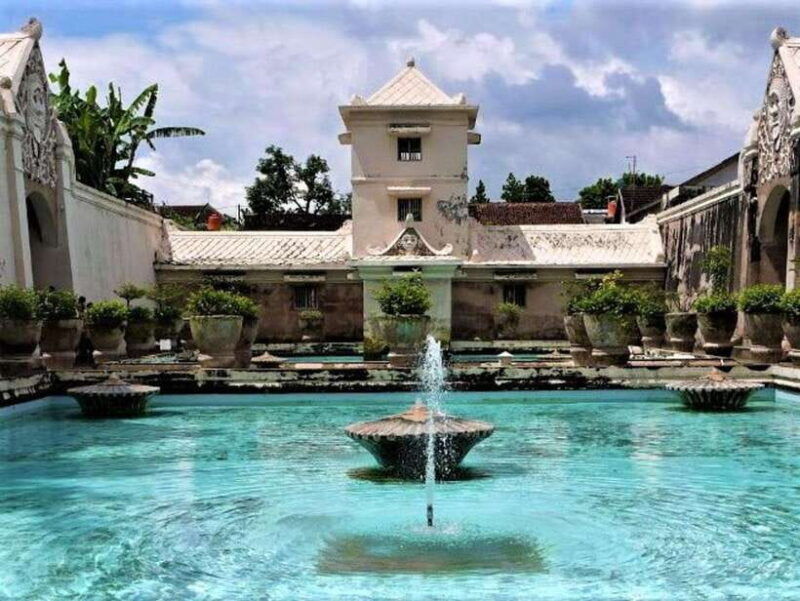 yogyakarta-private-tour-prambanan-temple-and-sultan-palace