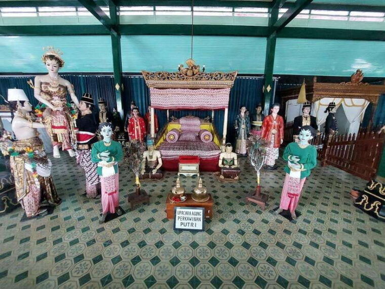 yogyakarta-private-tour-prambanan-temple-and-sultan-palace