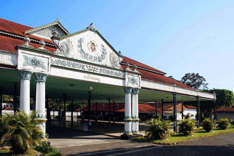yogyakarta-private-tour-with-borobudur-and-prambanan