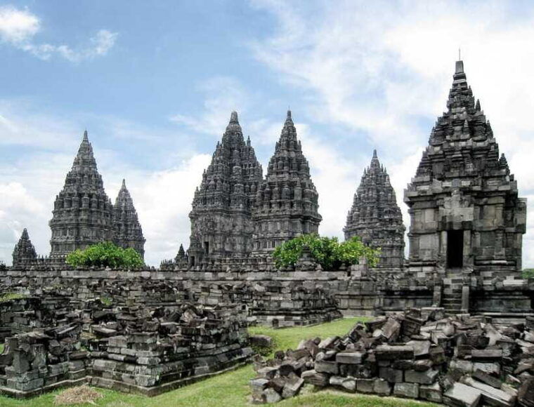 yogyakarta-private-tour-with-borobudur-and-prambanan