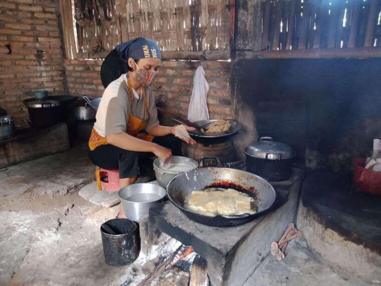 yogyakarta-selogriyo-temple-rice-terrace-and-cycling-tour