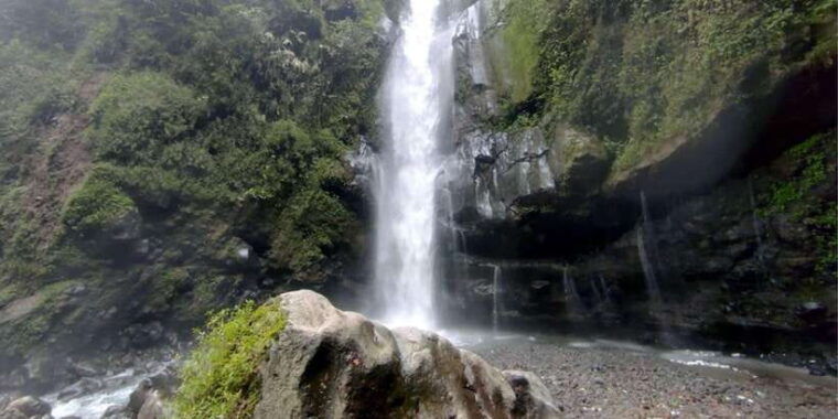 yogyakarta-selogriyo-temple-rice-terraces-waterfall-tour