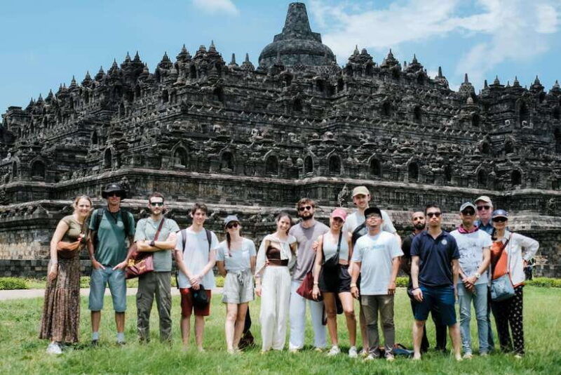 yogyakarta-setumbu-sunrise-borobudur-climb-up-and-prambanan