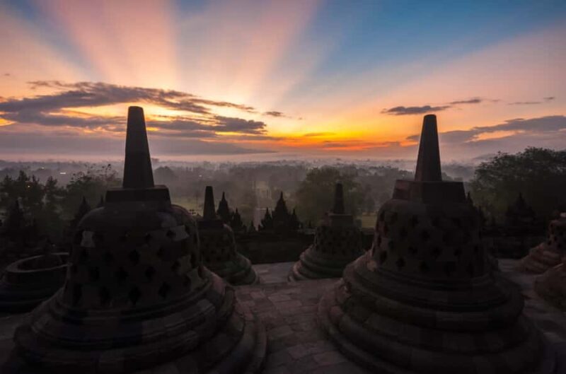 Yogyakarta: Setumbu Sunrise, Borobudur & Prambanan Day Tour - Key Points