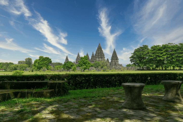 yogyakarta-setumbu-sunrise-borobudur-prambanan-day-tour