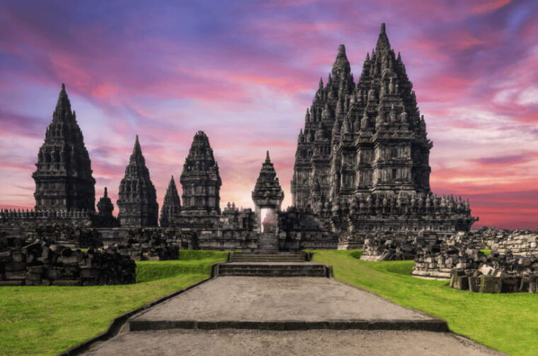 yogyakarta-setumbu-sunrise-borobudur-prambanan-day-tour