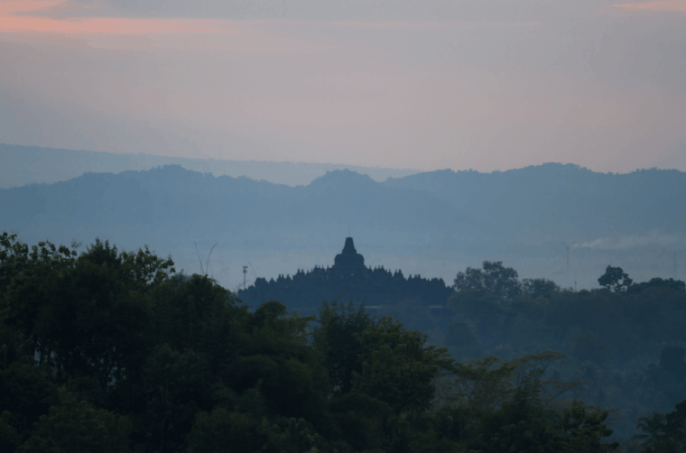 yogyakarta-setumbu-sunrise-borobudur-prambanan-day-tour