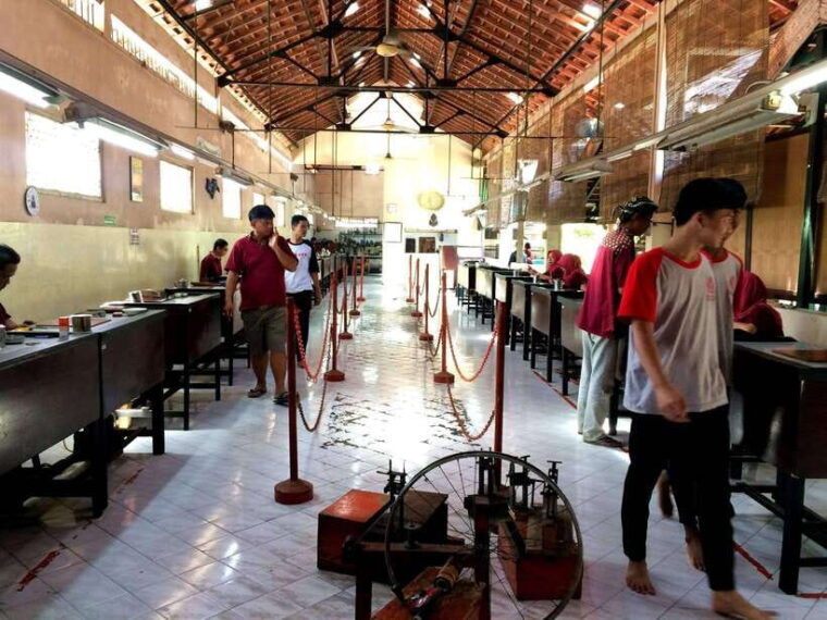 yogyakarta-silversmith-short-course-in-kotagede