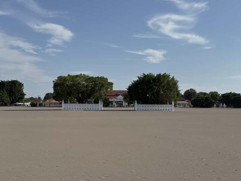 Yogyakarta: Sultan Palace and Water castle Guided Tour - Key Points