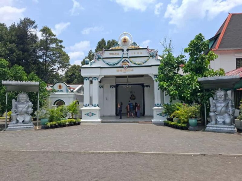 Yogyakarta: Sultan Palace and Water castle Guided Tour - Exploring Yogyakarta’s Cultural Heart