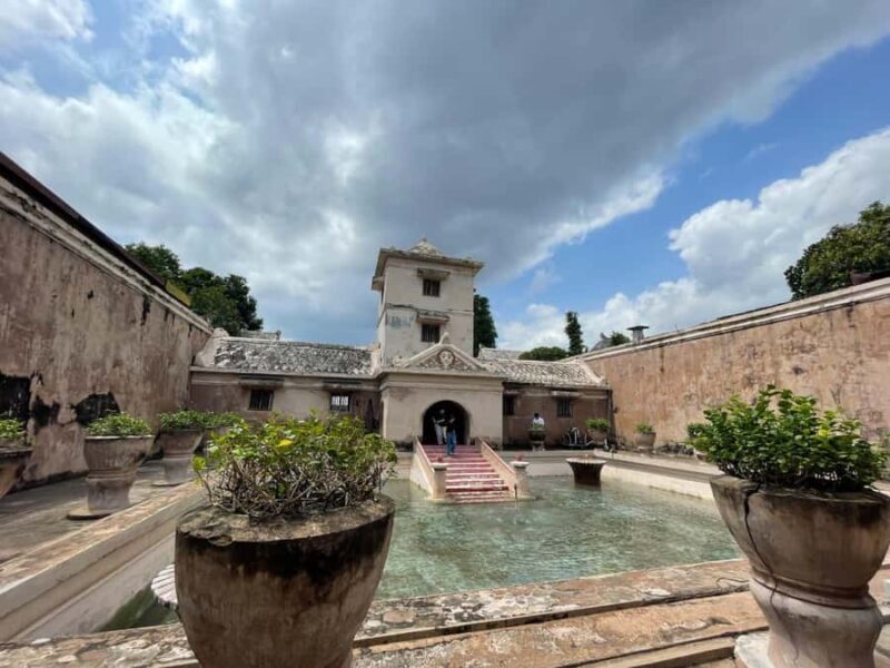 Yogyakarta: Sultan Palace and Water castle Guided Tour - Practical Details and Experience Tips