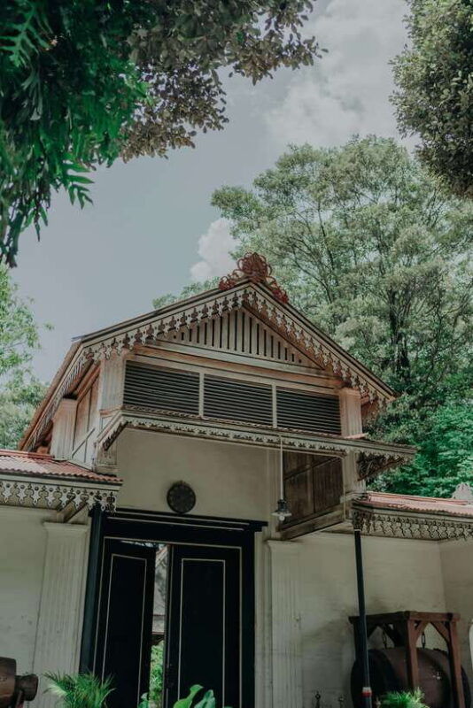 yogyakarta-sultan-palace-watercastle-and-prambanan-guided