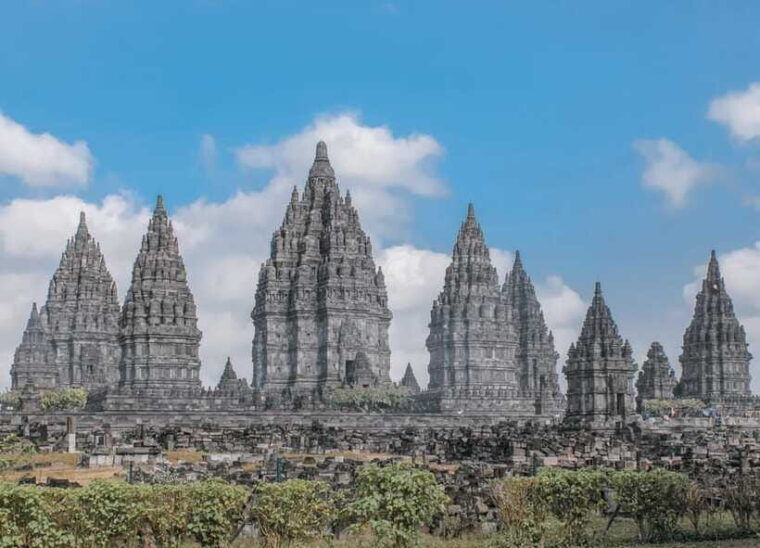 yogyakarta-sultan-palace-watercastle-and-prambanan-guided