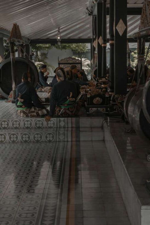 yogyakarta-sultan-palace-watercastle-and-prambanan-guided