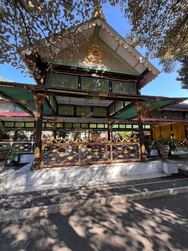 Yogyakarta: Sultan's Palace, Borobudur & Sunset Tour - Exploring the Yogyakarta: Sultans Palace, Borobudur & Sunset Tour