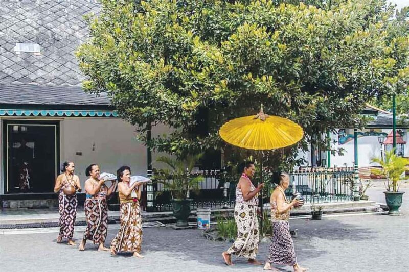 Yogyakarta: Sultan's Palace, Water Castle & Cooking Class - The Sum Up