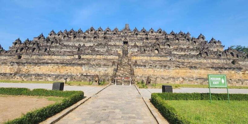 yogyakarta-sunrise-at-borobudur-half-day-trip-with-pickup