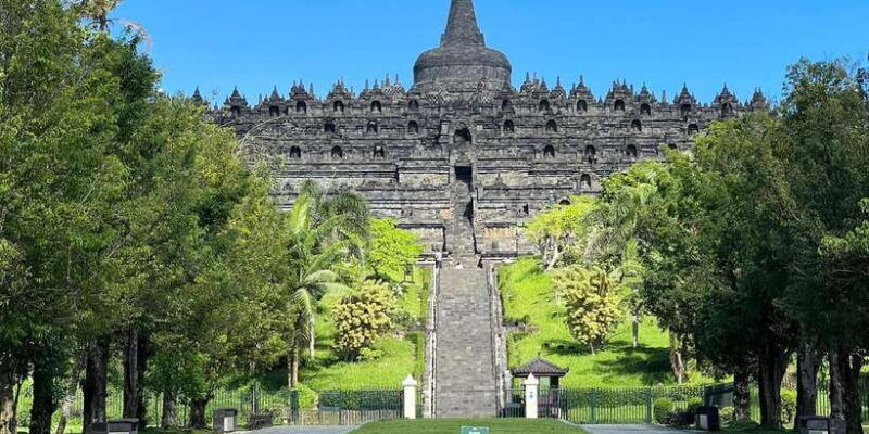 yogyakarta-sunrise-at-borobudur-half-day-trip-with-pickup
