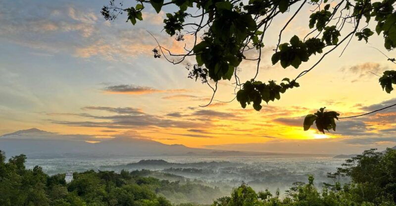yogyakarta-sunrise-at-borobudur-half-day-trip-with-pickup
