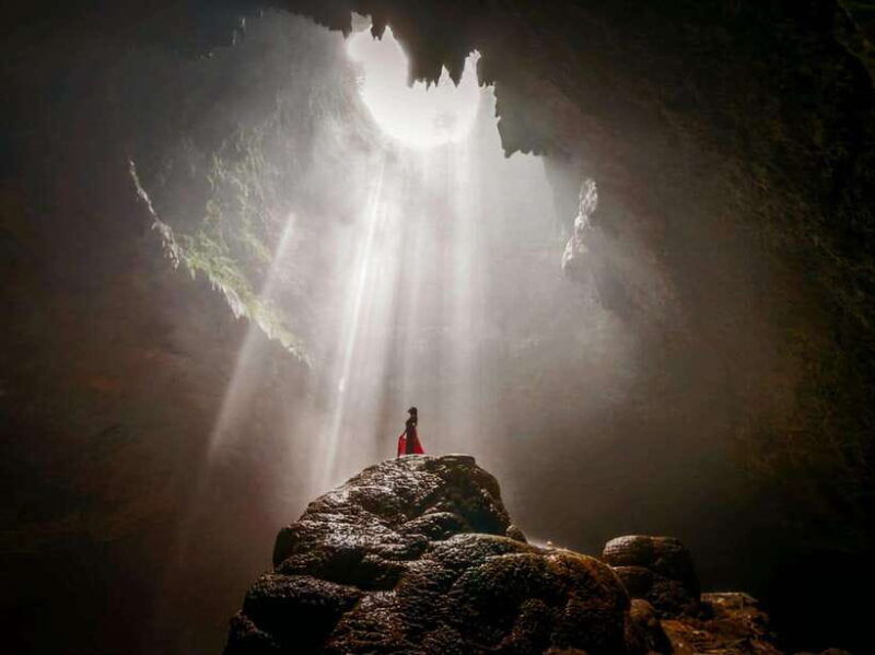 yogyakarta-sunrise-at-merapi-jomblang-pindul-cave-tour