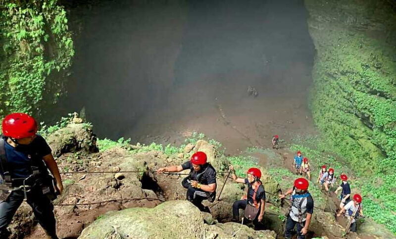 yogyakarta-sunrise-at-merapi-jomblang-pindul-cave-tour
