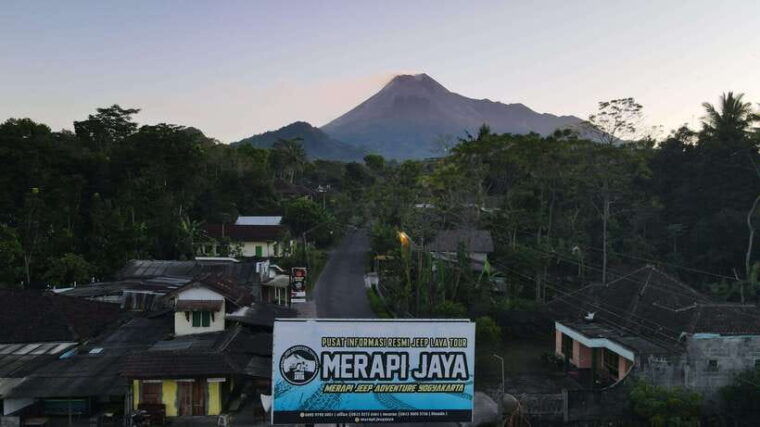 yogyakarta-sunrise-at-mt-merapi-jomblang-cave-pindul-cave