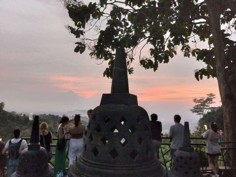 yogyakarta-sunrise-borobudur-prambanan-temple
