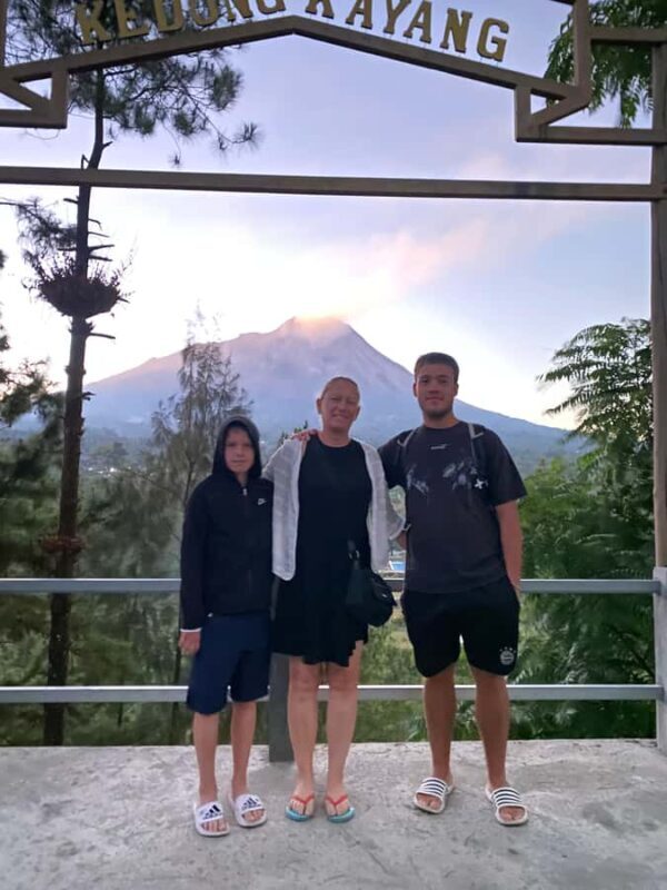 Yogyakarta: Sunrise, Rice Terrace, & Borobudur Tour - What Travelers Say