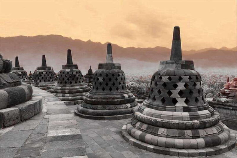 yogyakarta-sunrise-setumbu-borobudur-and-prambanan-tour