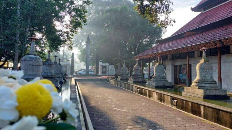yogyakarta-sunrise-setumbu-borobudur-and-prambanan-tour