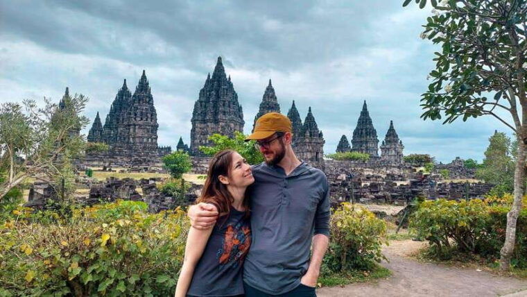 yogyakarta-sunrise-setumbu-borobudur-and-prambanan-tour