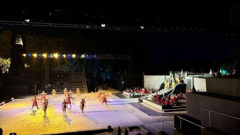 yogyakarta-sunset-at-prambanan-temple-ramayana-ballet