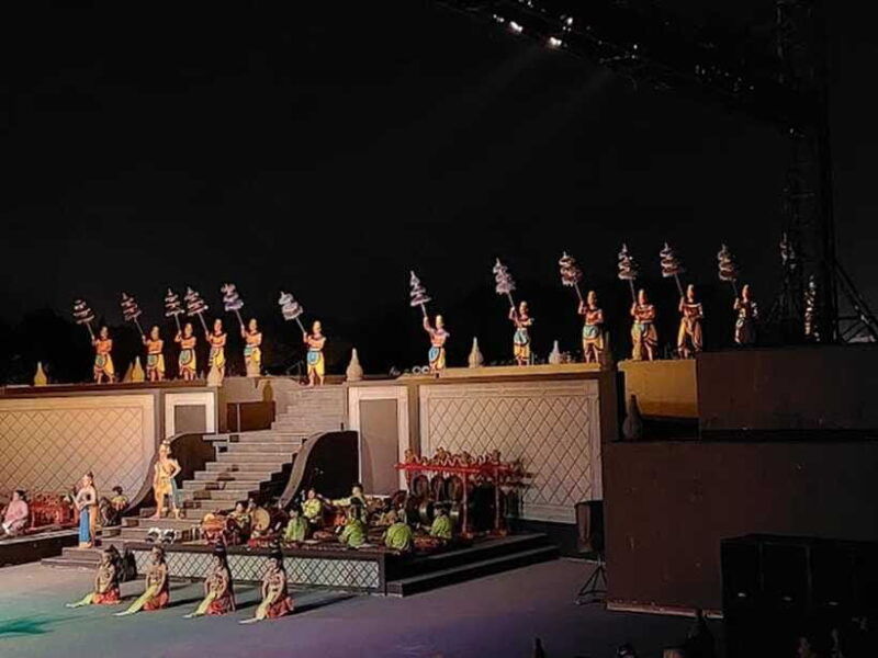 yogyakarta-sunset-at-prambanan-temple-ramayana-ballet