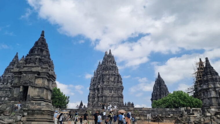 yogyakarta-sunset-at-prambanan-temple-ramayana-ballet