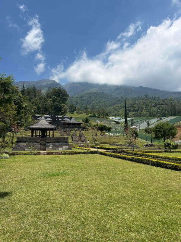 yogyakarta-surakarta-sukuh-temple-cetho-temple-guide