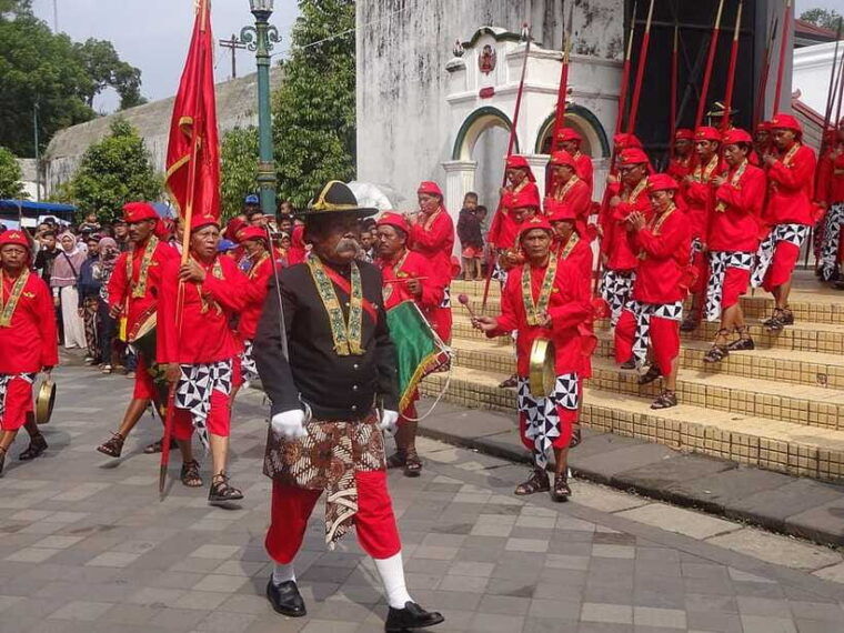 yogyakarta-tailor-made-private-car-rental-with-driver