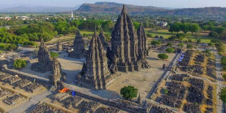 yogyakarta-tailor-made-private-day-tour-with-pickup