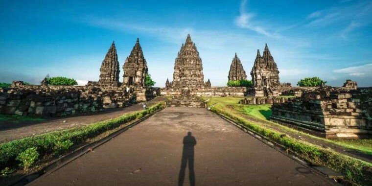 yogyakarta-tailor-made-private-day-tour-with-pickup