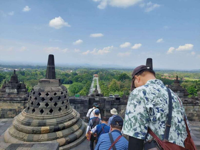 yogyakarta-tea-class-borobudur-climb-up-guided-shared-tour