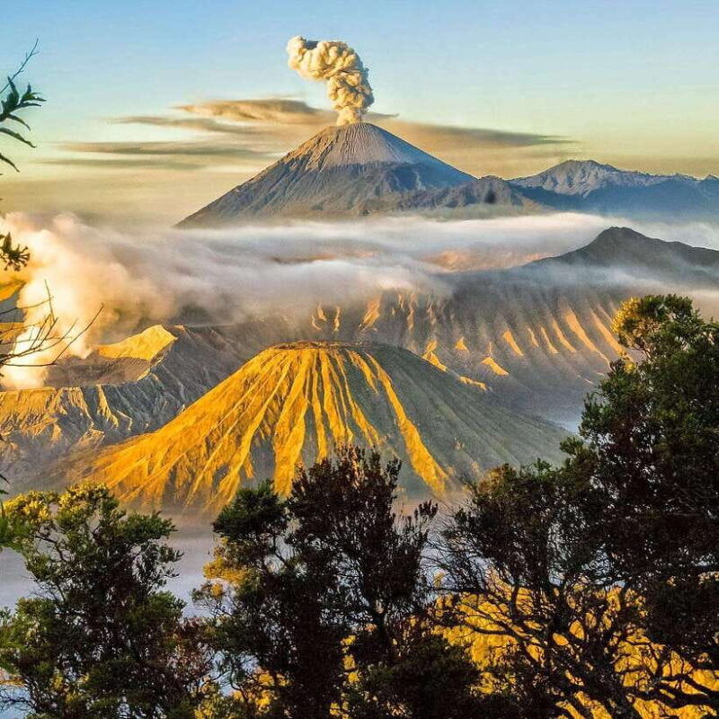 yogyakarta-to-bali-borobudur-prambanan-bromo-ijen-tumpak-sewu